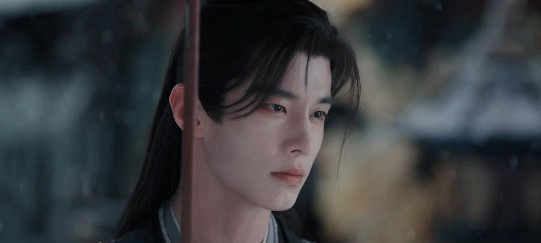 心疼何与演的萧华雍何与演的萧华雍让人心疼尊贵太子不过是他的外壳，内里只是渴望一份