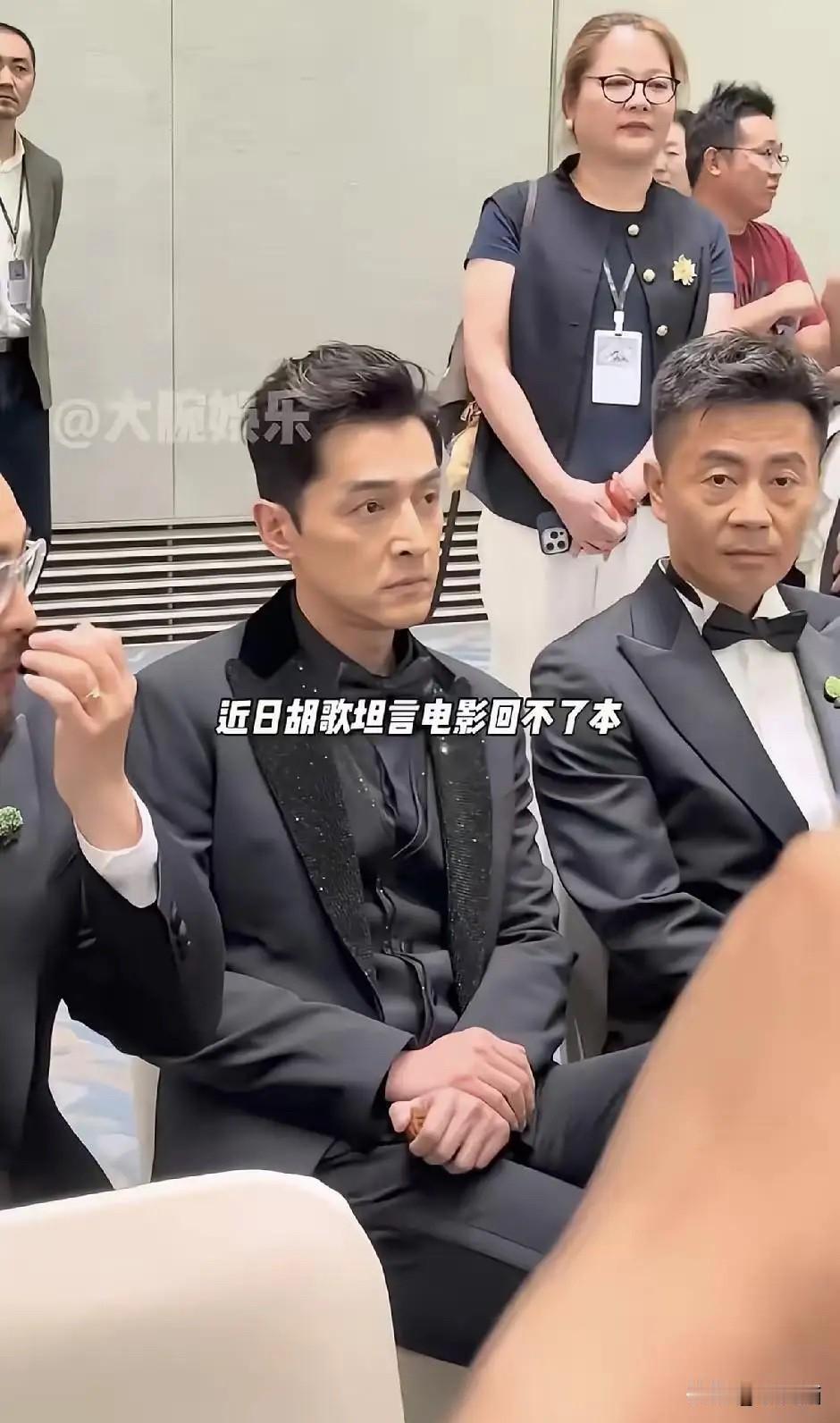 天价片酬这杯酒，
行业自己酿的，现在含泪也得喝完。

75%的长剧演员没戏拍，一