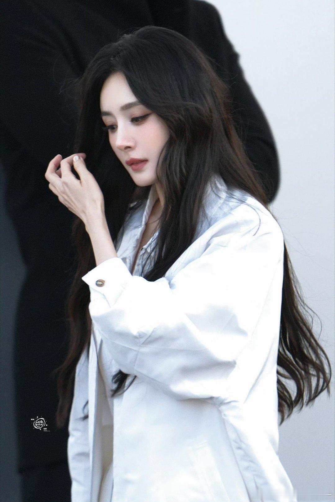 杨幂杨幂 ym杨幂哈尔滨一九四四 ym杨幂没有一顿火锅解决不了的事“秋风盖过了夏