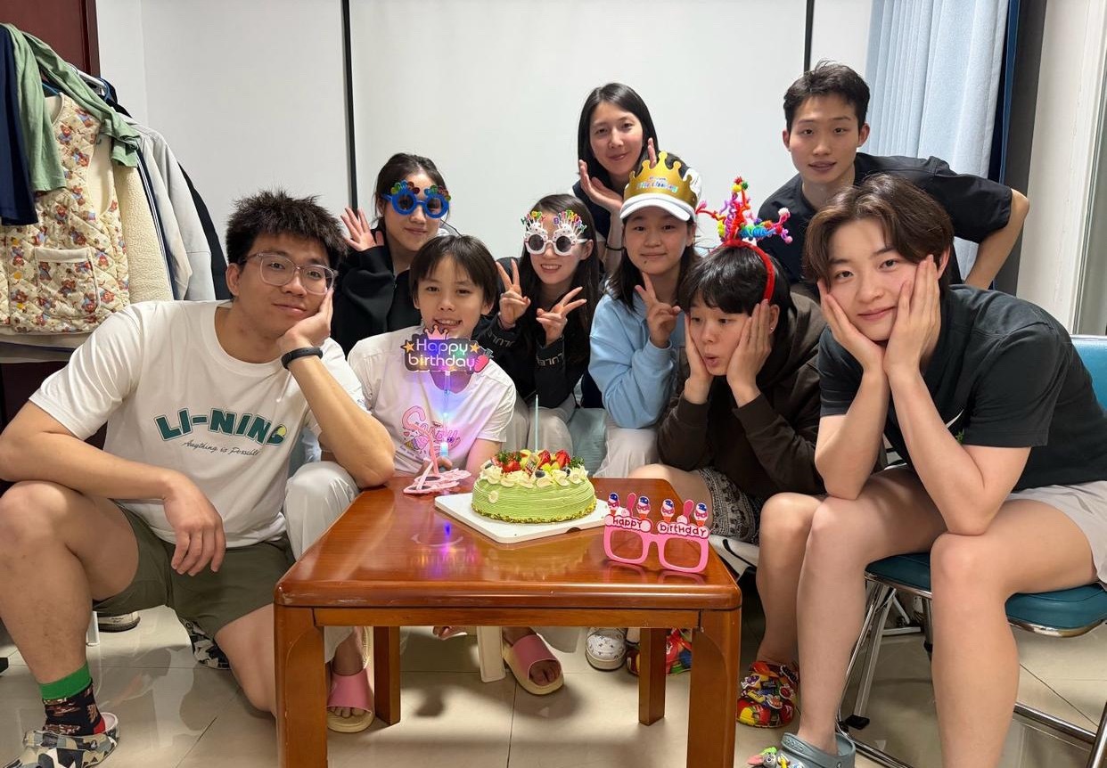 全红婵19岁生日官宣，队友齐聚宠成小公主，陈芋汐现身破不和传闻 