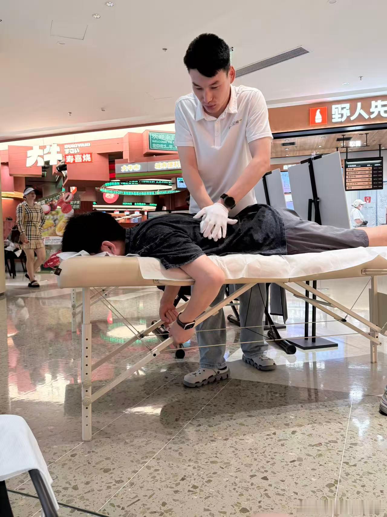 早上经常会因为腰背痛醒。