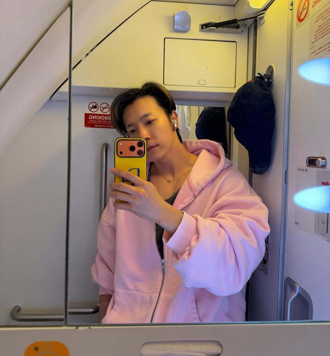 “CB百蓝_。251205李东海 IG更新：🩷 