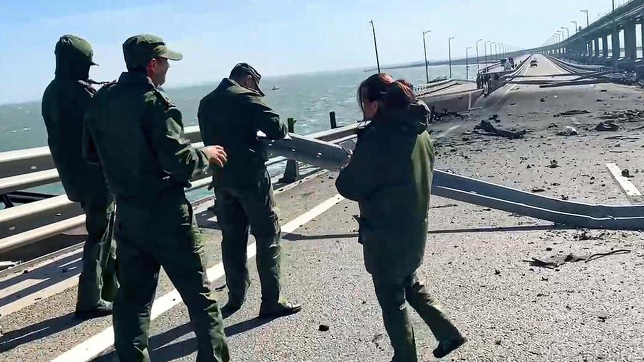 俄罗斯军事专家巴拉涅茨上校表示，克里米亚大桥水下有一套叫浮鳍的自我保护系统，该系