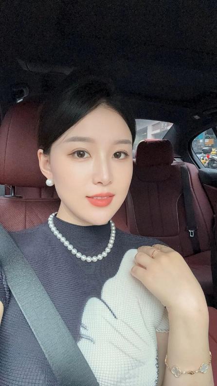 女生不一定瘦了才好看，反而那些长的丰润、微胖的更受男孩子的欢迎，丰满一点更有魅力