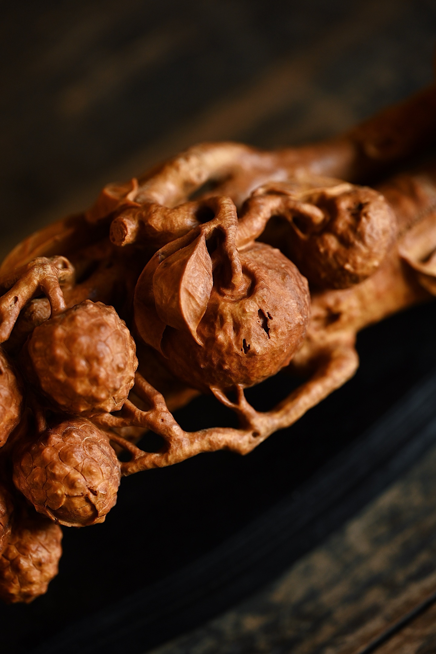 老山檀 | 大吉大利 摆件整料雕刻，香气醇和，运刀畅顺无滞，荔枝满枝，橘子皮壳生