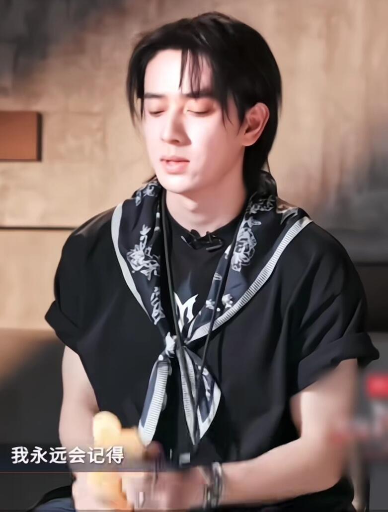 陈若轩披哥最有腔调之人从初舞台跑调被嘲到二公造型杀疯，陈若轩这逆袭剧本我追了！训