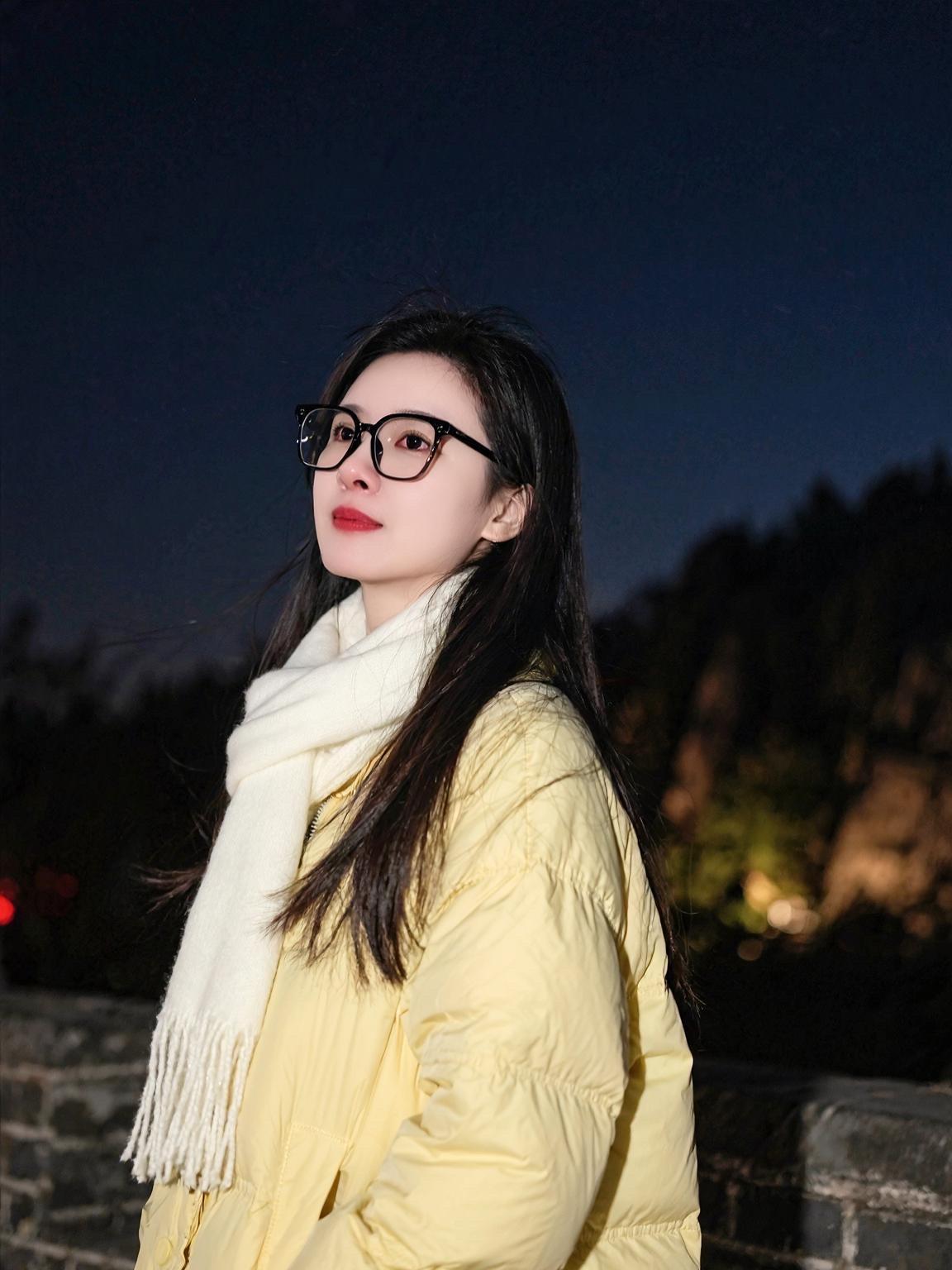 如果可以放肆哭，谁又不出声的忍住，如果能热闹，谁愿意一人孤独