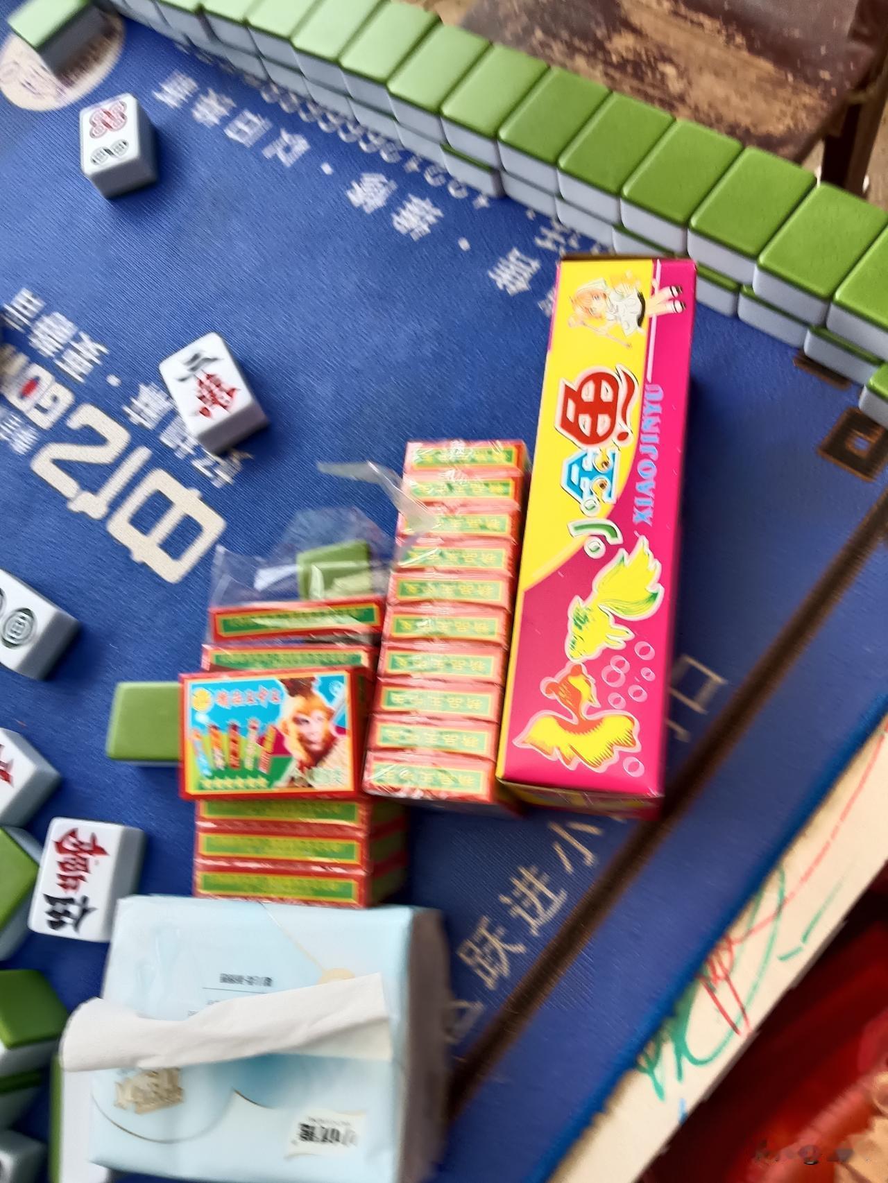 年关对自己要狠点防上火防赘肉谁选认输！马年的脚步越来越近，家里的年货堆成了山，我