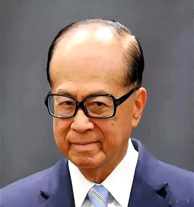 大早上被热搜惊到了！

李嘉诚突然炸锅全网，居然是因为网友发现他和哪吒的"前世今