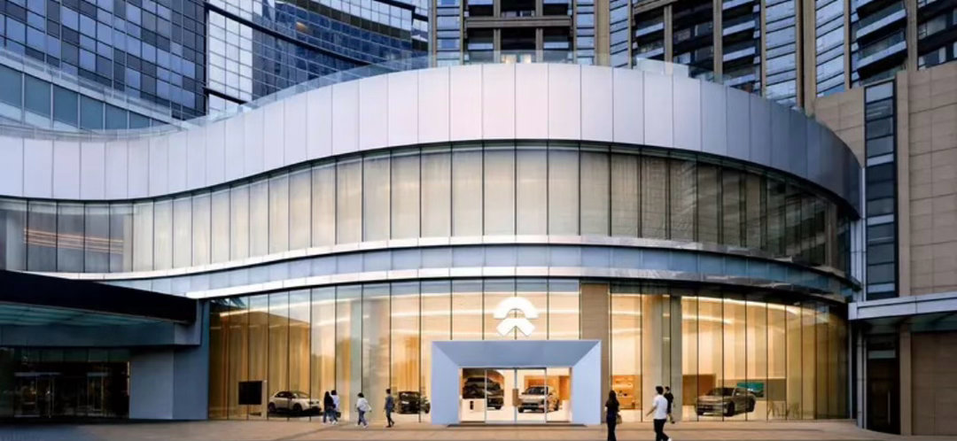 【蔚来澳门首家蔚来中心正式开业 蔚来ES9同步开启当地交付】9月2日，蔚来公司携