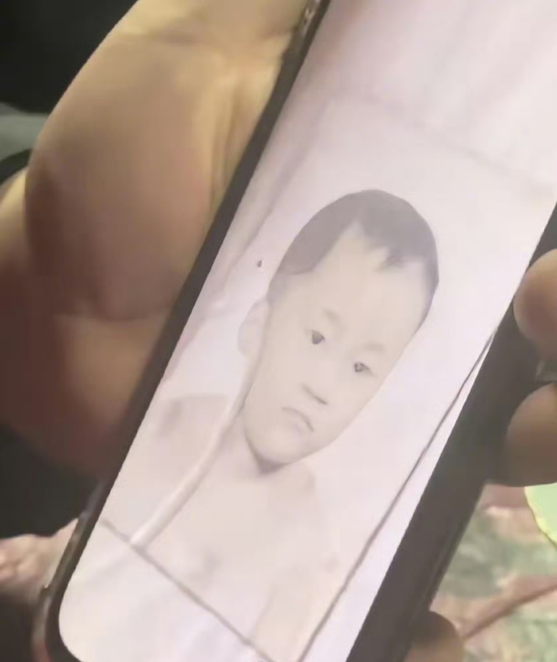 这才是正儿八经的养父母！宁波男子5岁时和家人走散，流浪一段时间后，被好心人捡到，