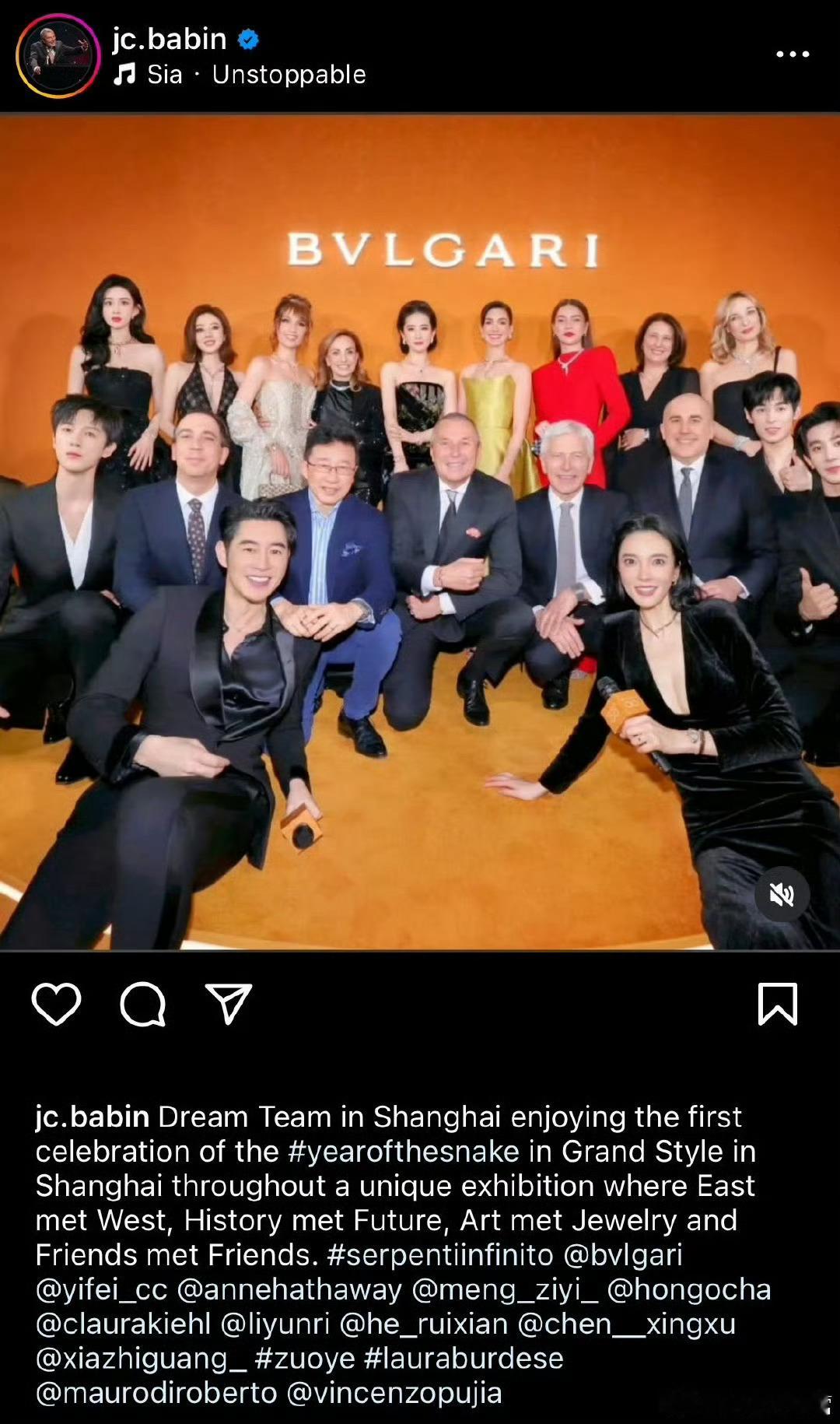 宝格丽CEO分享的官方合照，刘亦菲稳稳大C位！灵蛇女王的巨星待遇  