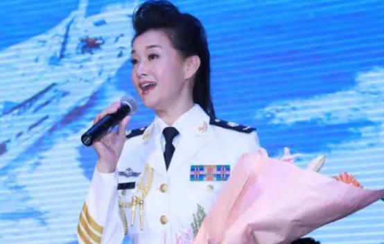 太离谱了！18 岁同乡保姆被宋祖英真心善待，为何还狠心偷窃巨款跑路？良心何在！犯