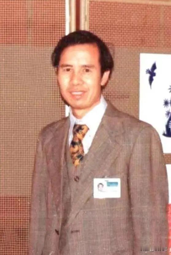 1985年11月25日，在一架飞往纽约的美航客机上，发生过一场无硝烟的高空外交对