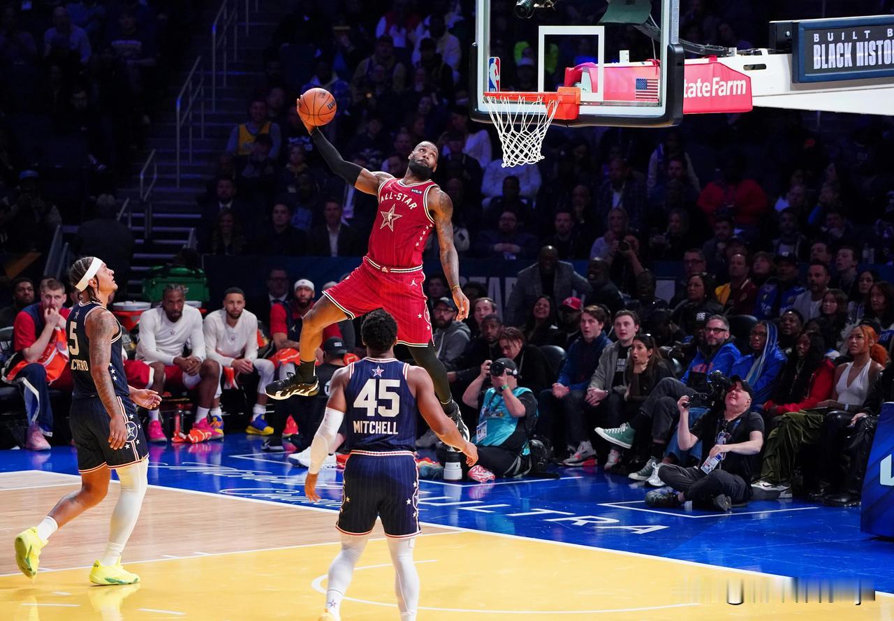NBA全明星赛明年还是取消吧！

全场两队共得到397分，三分球出手168次，无