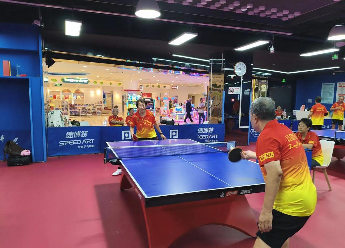 打球不护腕，手腕迟早废。
蹲歪了膝盖，下楼都得扶墙。
别等疼了才练，热身不是摆设