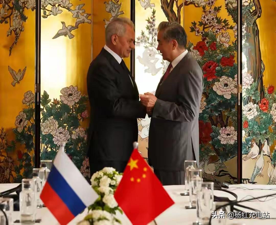巨变！成立17年的金砖正式换赛道，中俄定调，不再只是经济论坛
 
不知不觉，金砖