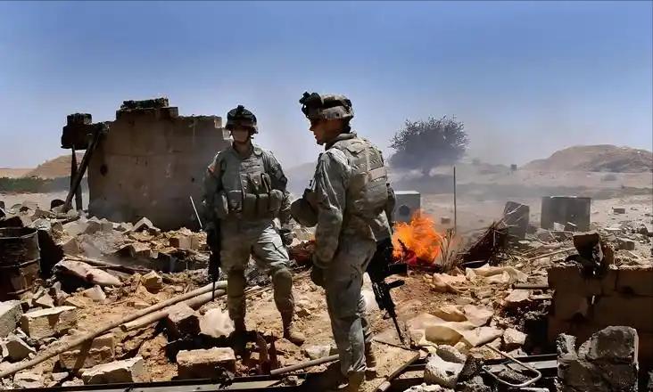 美国嘴上说谈判，手上却在加码。伊朗也不再只打口水仗。中东这盘棋，正滑向最危险的一