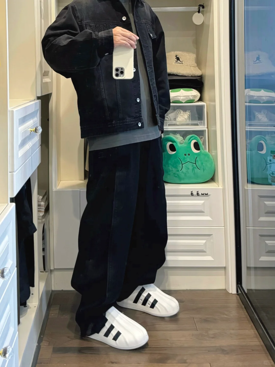 牛仔外套｜洞洞鞋穿搭