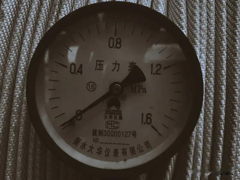 想保持快乐的心情，我可有几个绝妙的小妙招。首先可以培养兴趣爱好，像我痴迷摄影，每