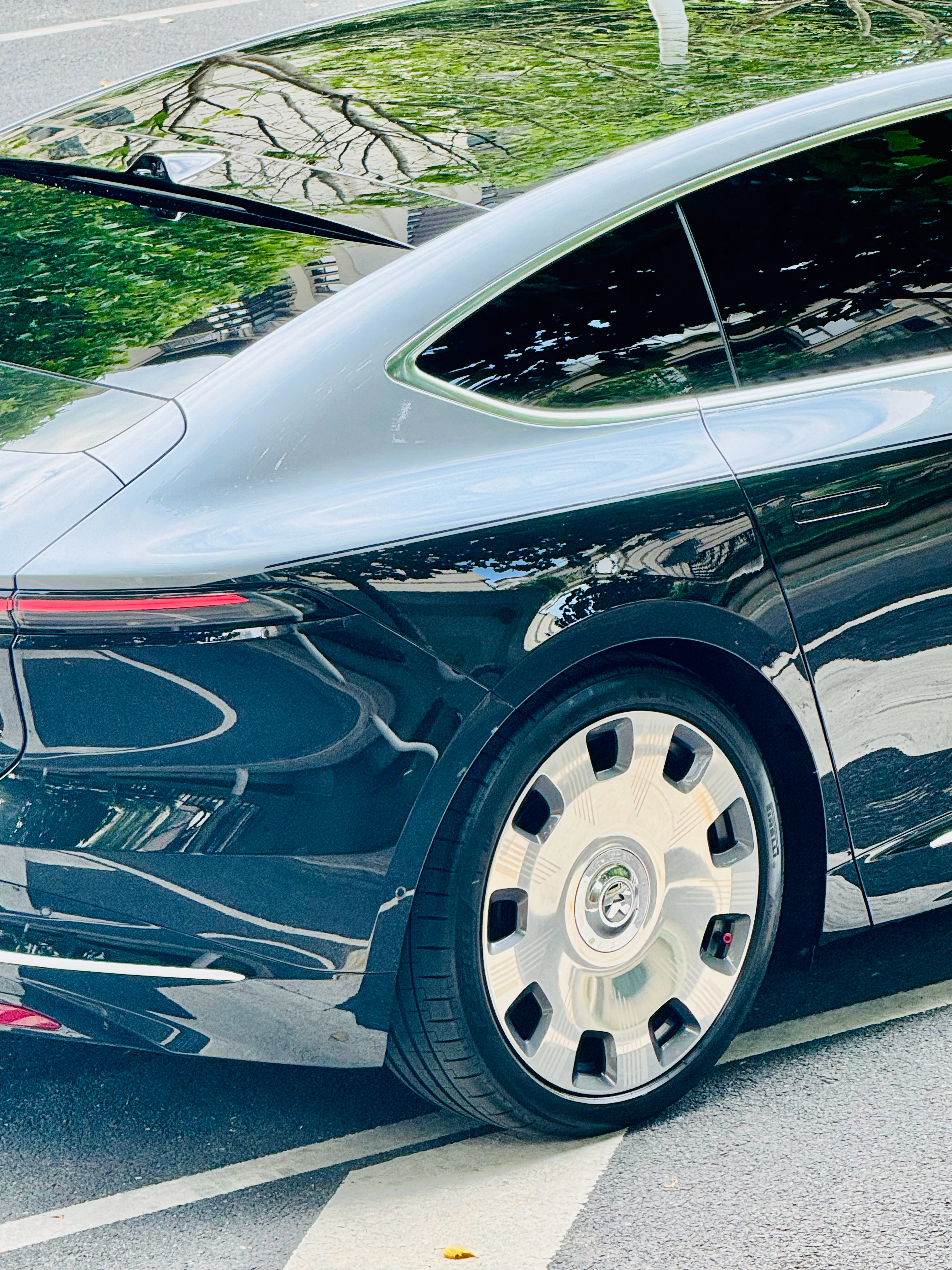 这个角度看的话，还真是一豪车的感觉豪车