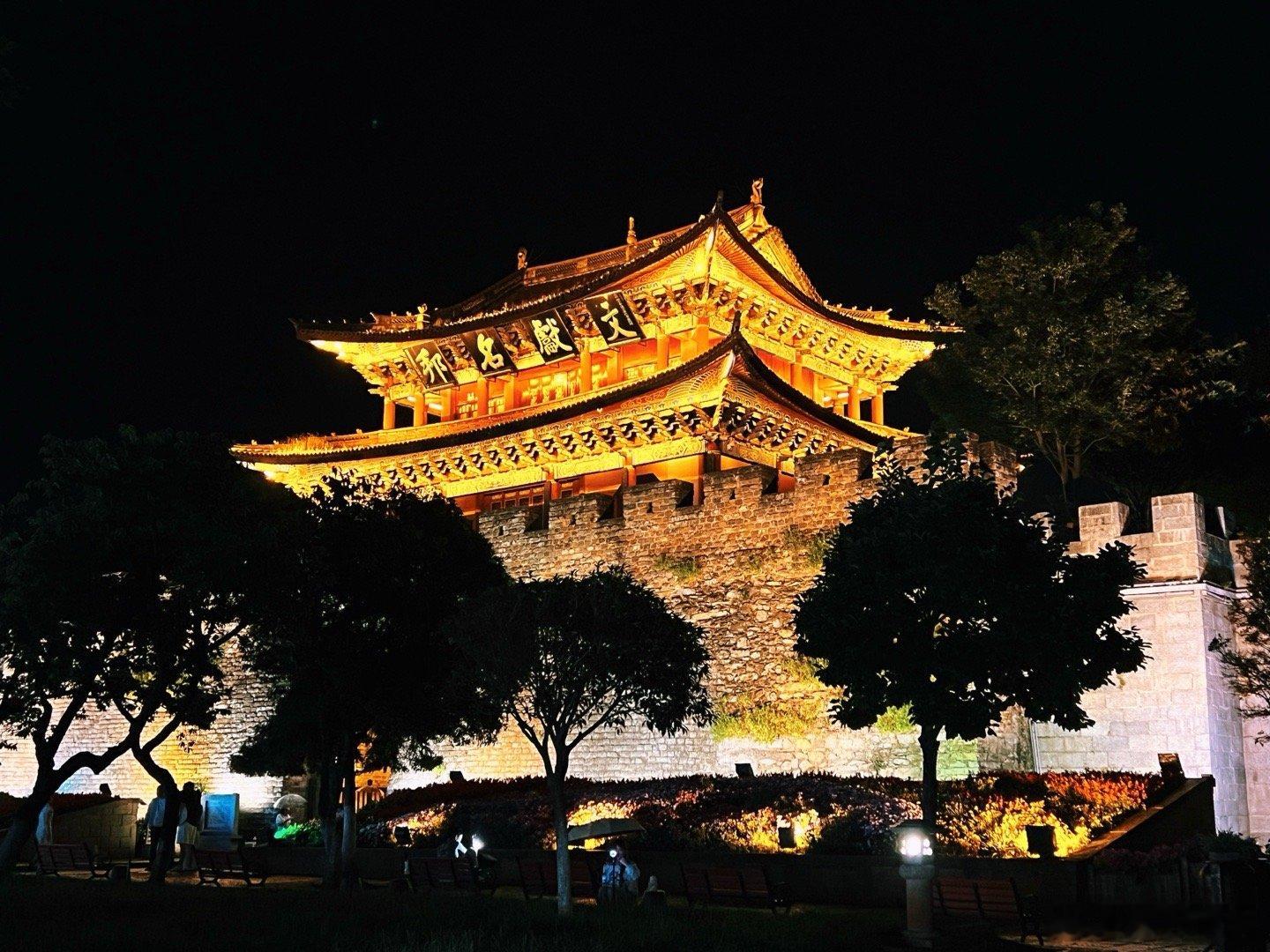 古城漫步昨天晚上的大理古城南门此时此刻 20260712。周日。五月廿八。冒个泡