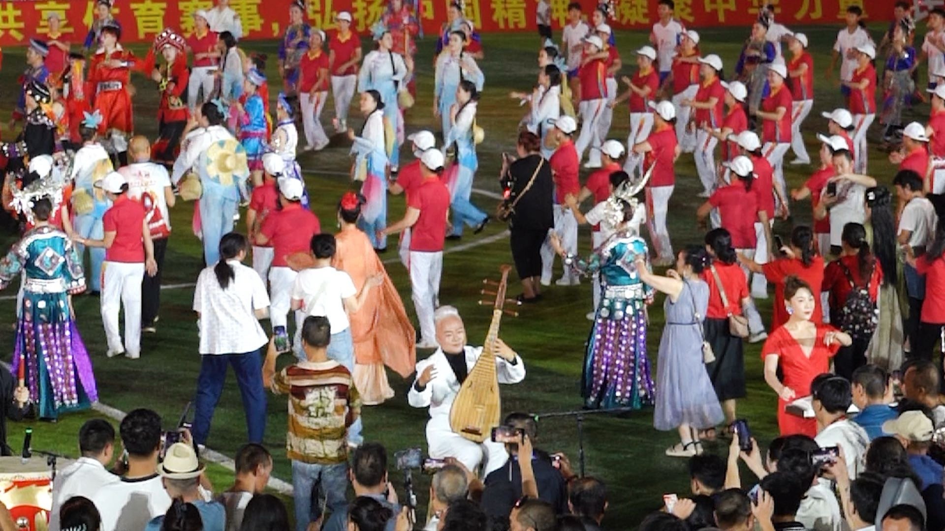 #贵州国潮蹦迪让外国人彻底长见识了#对于这样的蹦迪文化，外国友人是不是也想一起来