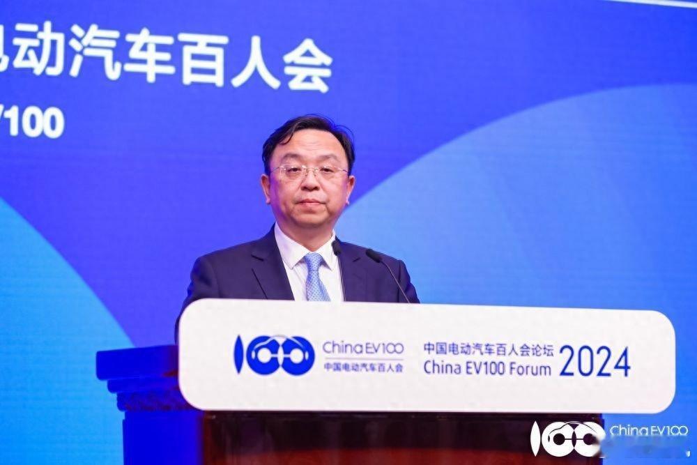 中国汽车市场正经历着前所未有的大变革。近日，乘联会发布的数据显示，4月上半月新能
