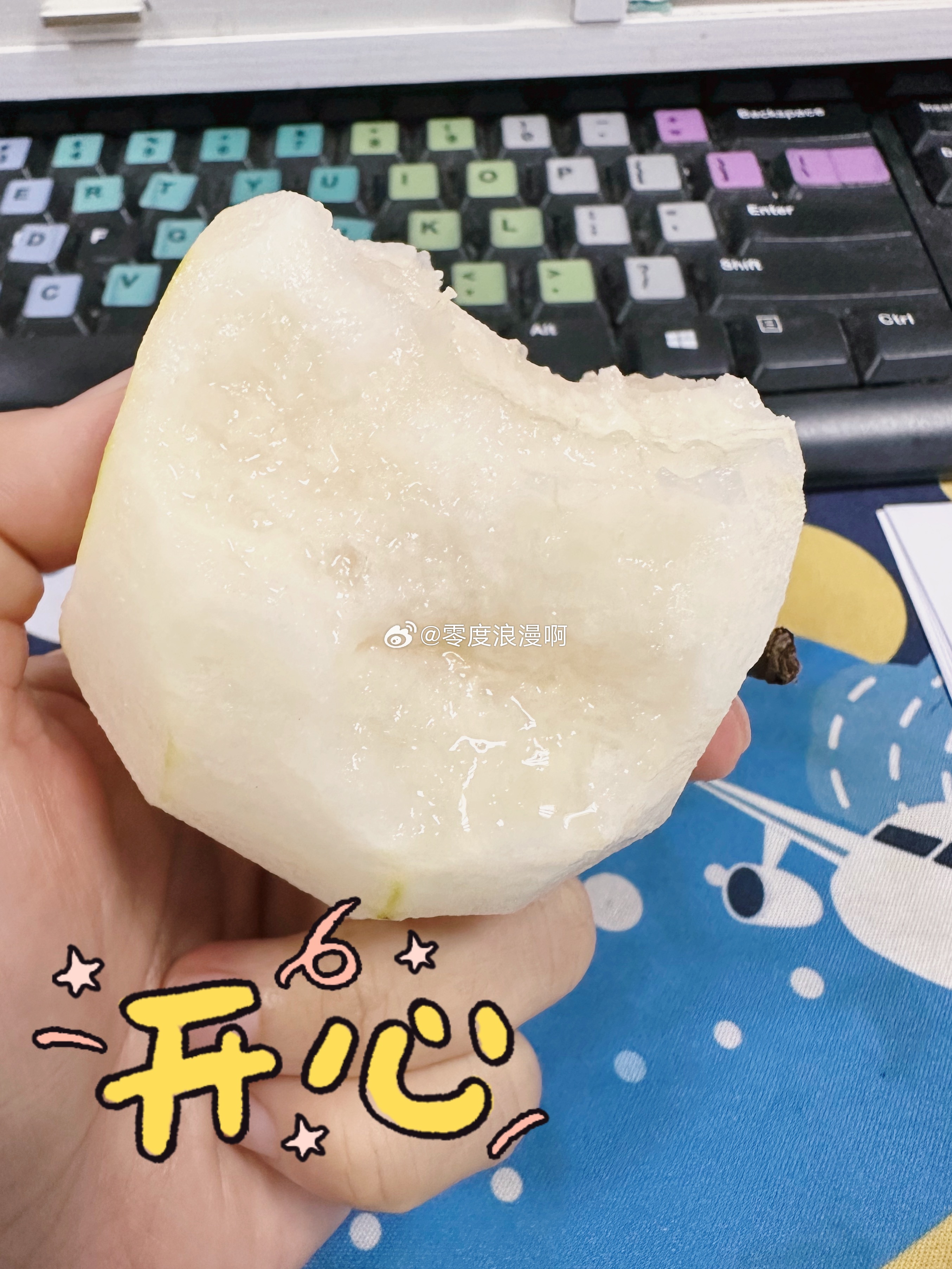 燃烧的陀螺仪  还得是家里种的翠冠梨🍐水水嫩嫩，肉质细腻