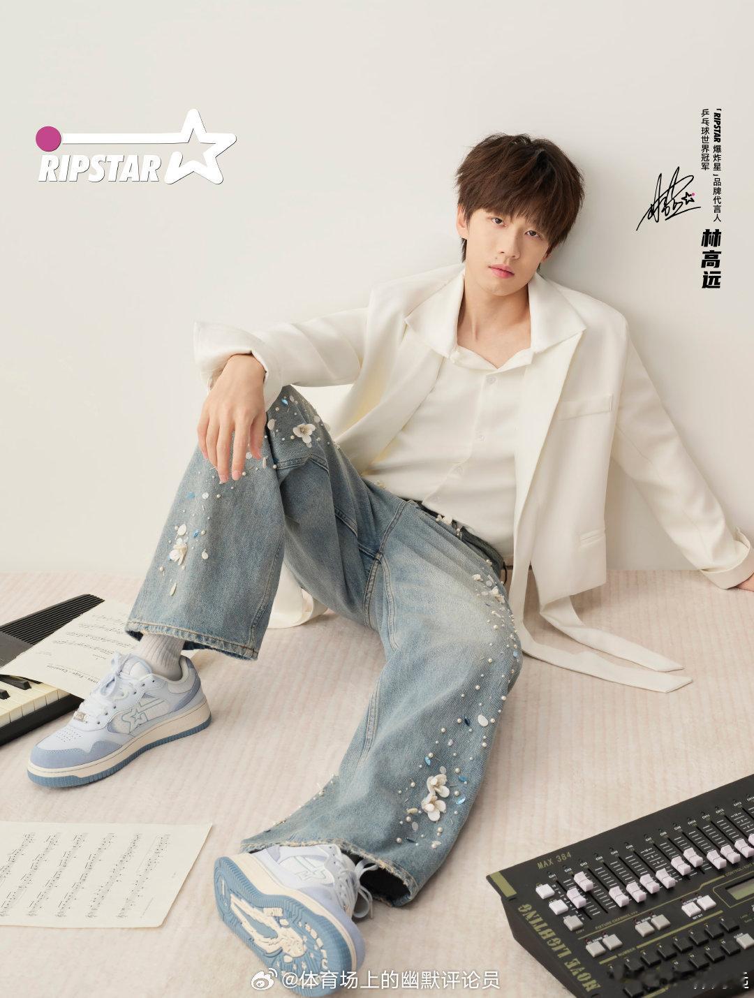 球场之上，热爱为星划破空气的每一道弧线，都是星迹生活之中，自在成星掌控节奏的每一