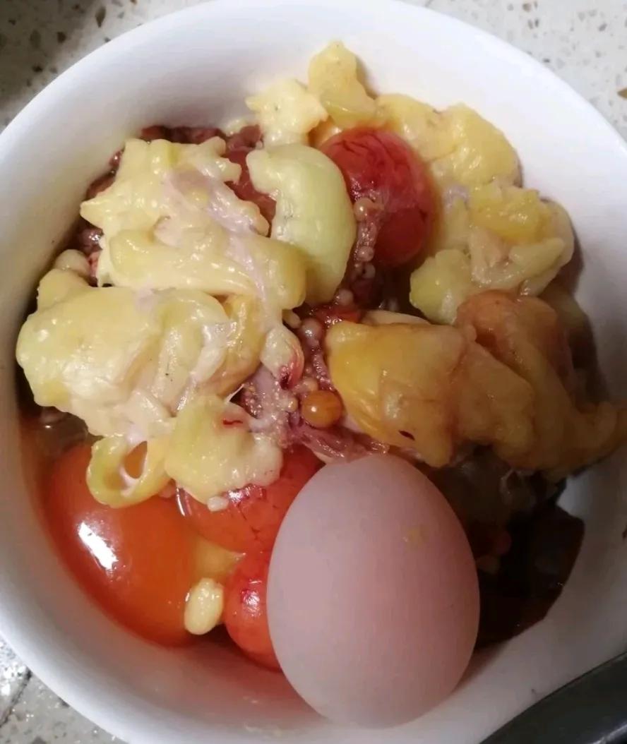 直播间购物还得靠运气呀，178元买了两只老母鸡，净重一共六斤出头，肚子里有不少黄