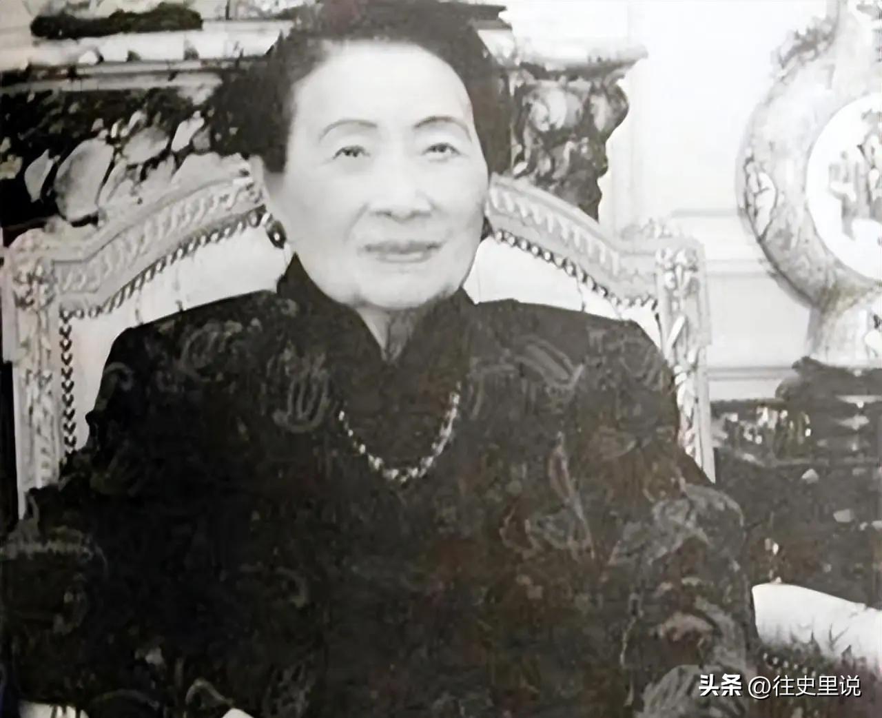 蒋介石刚咽气，比蒋经国只大12岁的宋美龄就想独揽大权，没想到，一向憨厚的蒋经国在