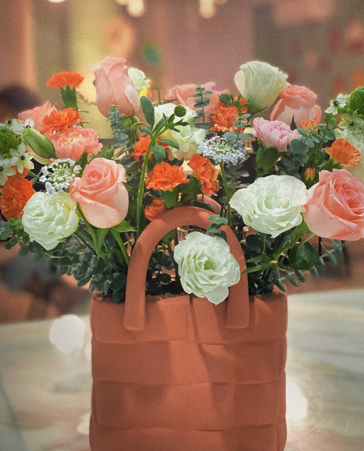 被街头一束花的仪式感拿捏都说爱人如养花，爱自己也是啊！有的时候习惯上总从实用主义