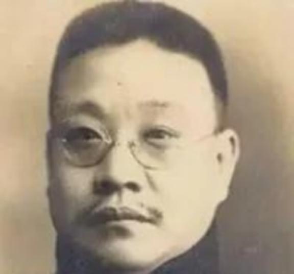 1880年一个深夜，浙江巡抚谭钟麟睡得正香，朦胧中听到女人痛苦的喊叫声，这是他的