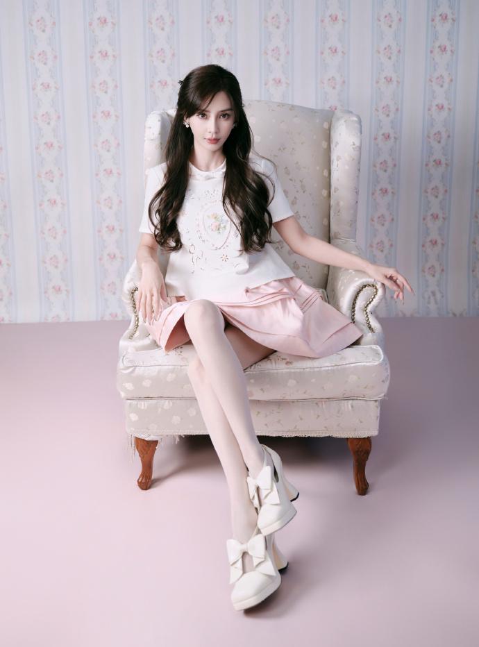 可可爱爱，粉粉嫩嫩的杨颖 ，你喜欢吗😘