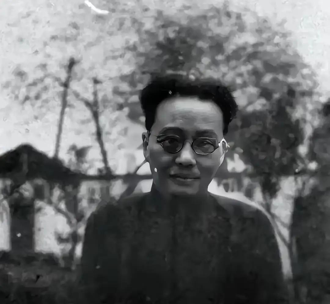 1975年，周养浩特赦后非要去台湾投奔蒋介石，还没到香港蒋介石就死了，他在酒店等