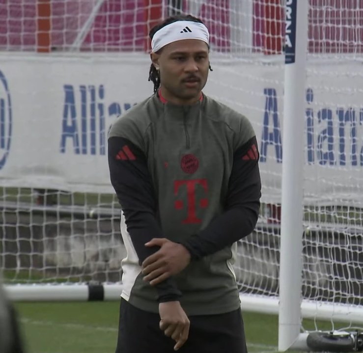 今日训练：伊藤洋辉恢复有球训练，凯恩参与球队合练。 