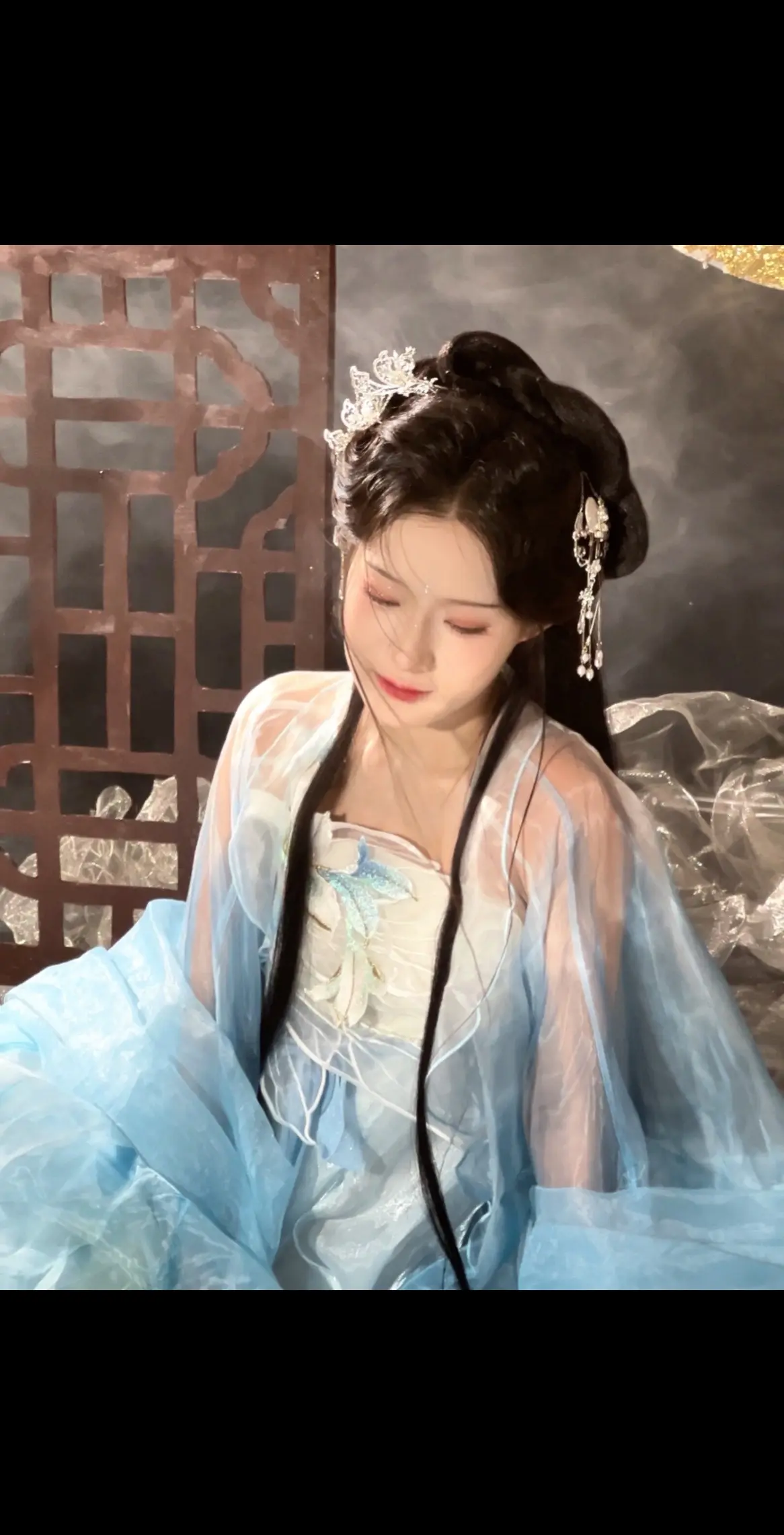 是你摘下了月亮 又嫌它清冷。ccd