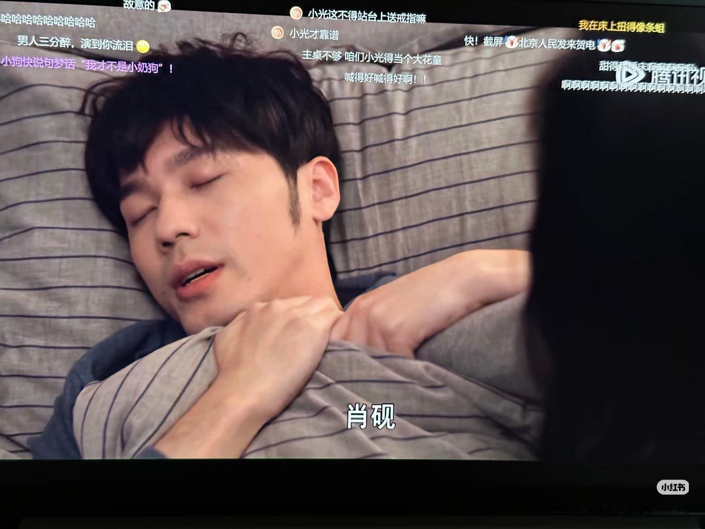 这么清水寡淡的剧谁家剧男女主都快结局了还没牵上手，第一次牵手还是男主生病梦里牵的