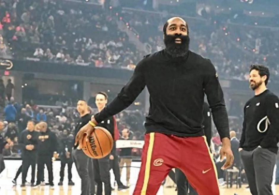 看完哈登在骑士的主场首秀
发现三个有趣的事实
第一个事实，来到骑士的哈登有点“偷