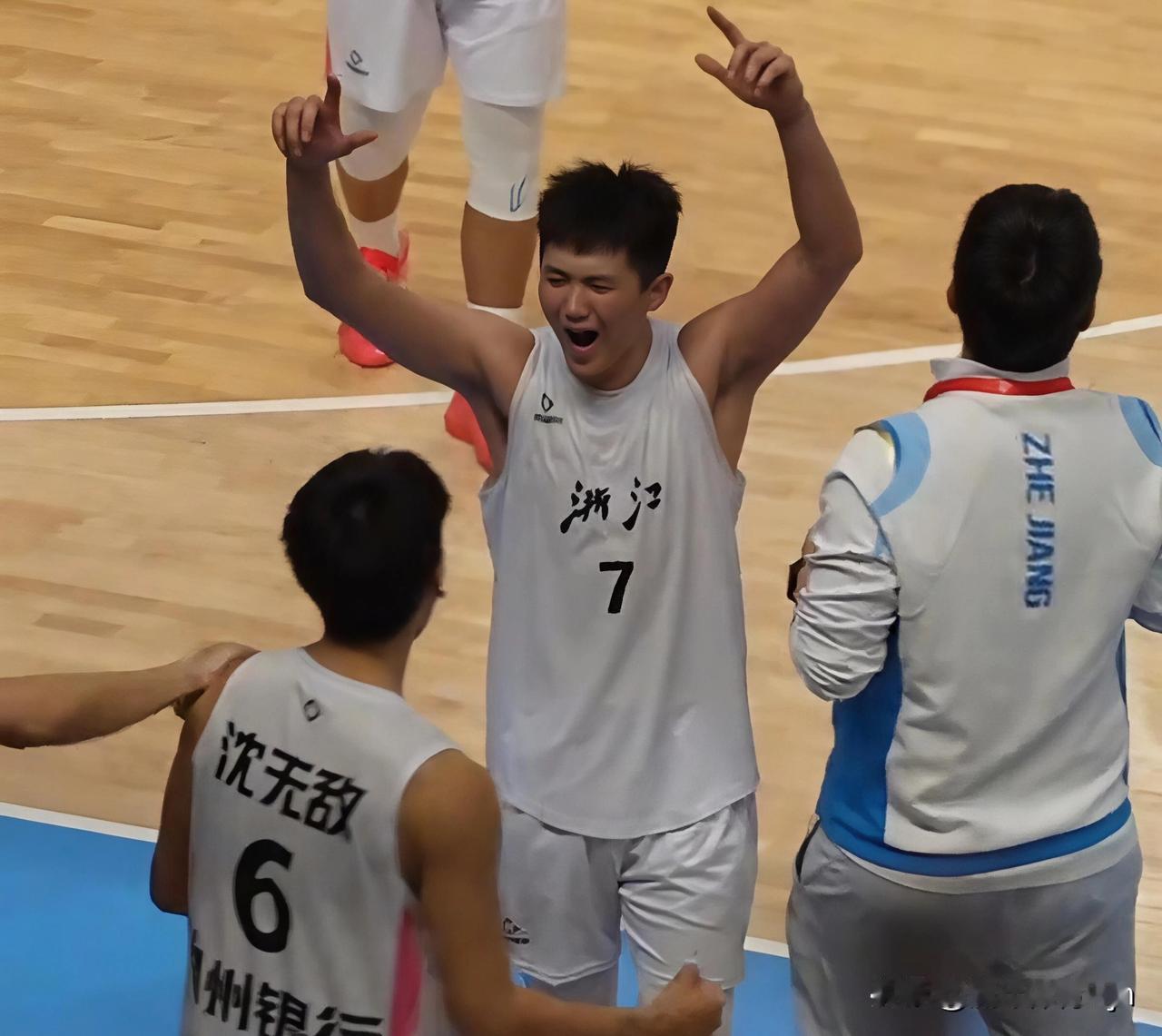 太离谱！李悦洲在全运会赛场轰下51分。

刚刚结束全运会U18男篮八进四浙江vs