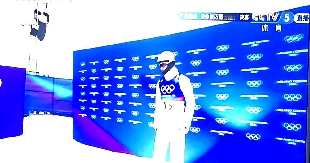 冬奥会裁判疯了？澳大利亚选手屁股着地，竟从中国队手里抢走银牌。
 
你没看错。咱