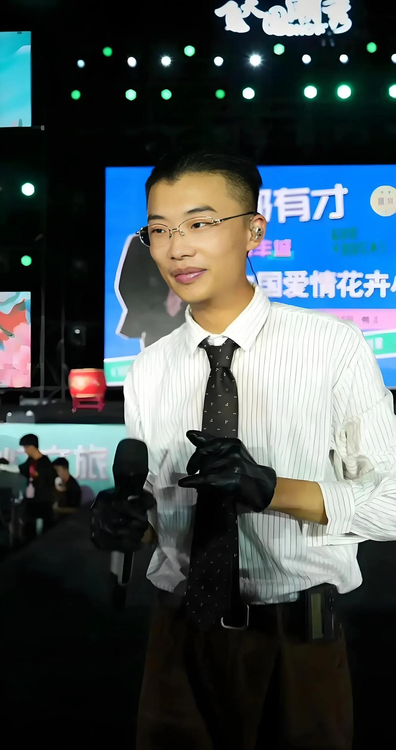 总结下为什么这么多人黑郭有才
1有组织的幕后团队专门替人干坏事
2无脑跟风的人，