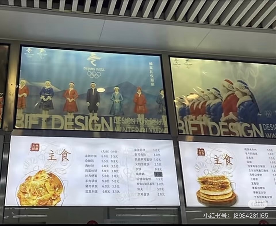 哈哈哈哈哈哈，学长默默出现在学校的食堂