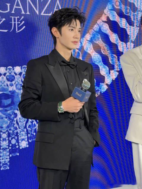 陈哲远、徐若晗上海伯爵活动生图状态 