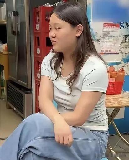 张家齐最近几天直播，落差肉眼可见，开播之初状态元气满满，在线稳定五千人、榜单80