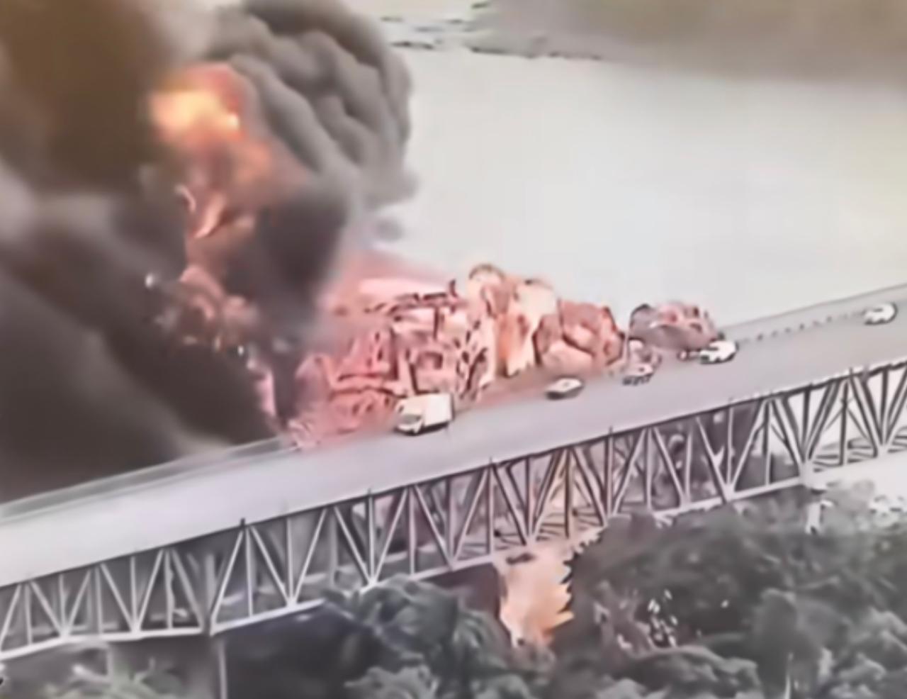 美国疯了，内塔尼亚胡这个战争狂人，完全不顾国际法，于当地时间 2026 年 4 