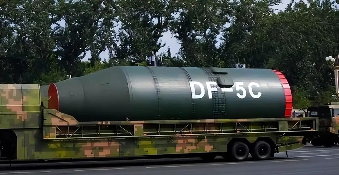 近期，美国前高官劳伦斯·威尔克森的一番言论引发热议，他在访谈中明确表示，若美军贸