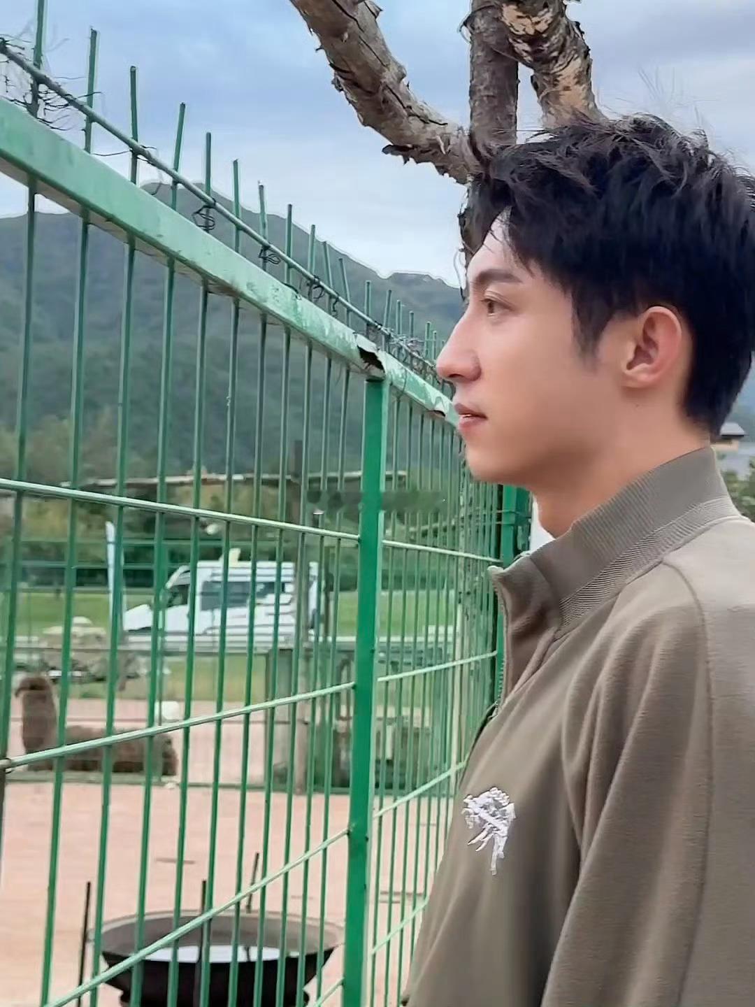 女友视角解锁和黄景瑜过情人节 透过女友视角看到的他，既有大众熟悉的男友力，也有私