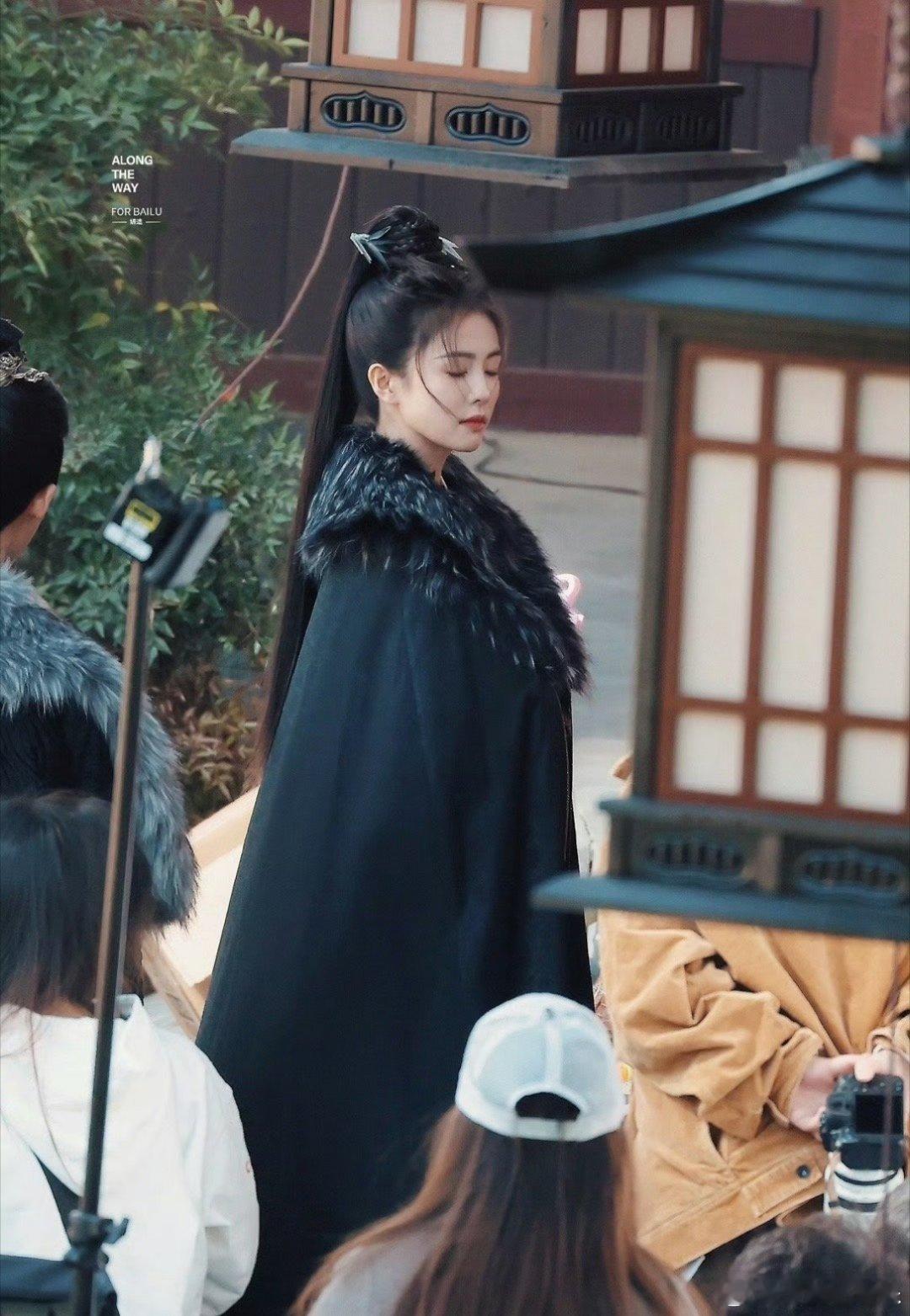 白鹿新剧今日开机 白鹿、王星越《唐宫奇案》第一套造型拍摄路透🈶，看现场整个状态